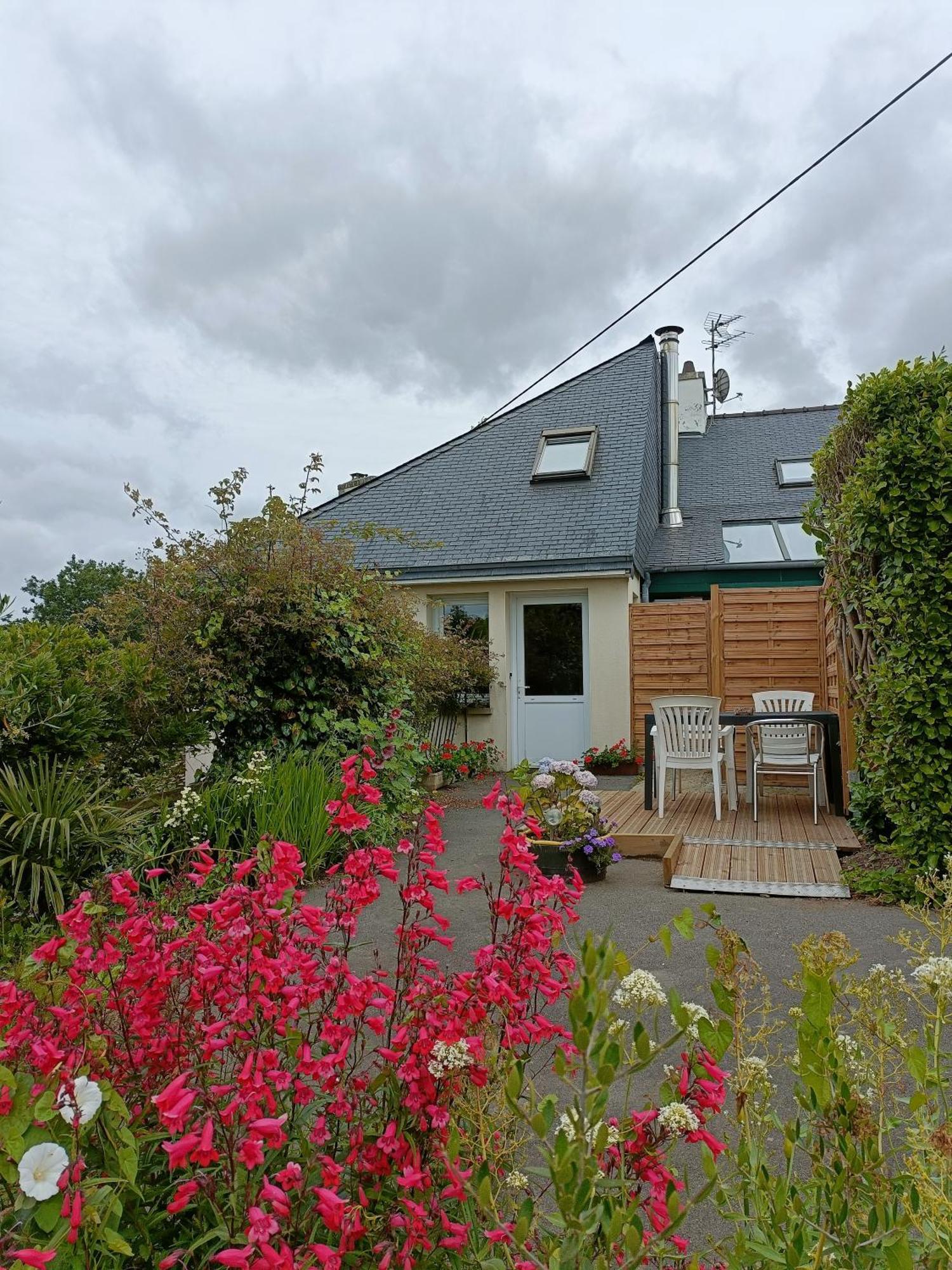 Domaine Le Puits De Jeanne Hotel Plouegat-Moysan Exterior photo